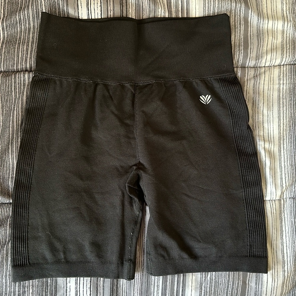 Forever 21 active biker shorts